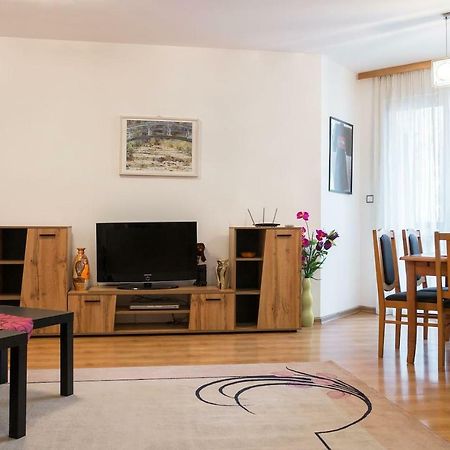 Glorious - 2-Bedroom Apartment Near Youth Hill By Flat Mаnager Plowdiw Exterior foto